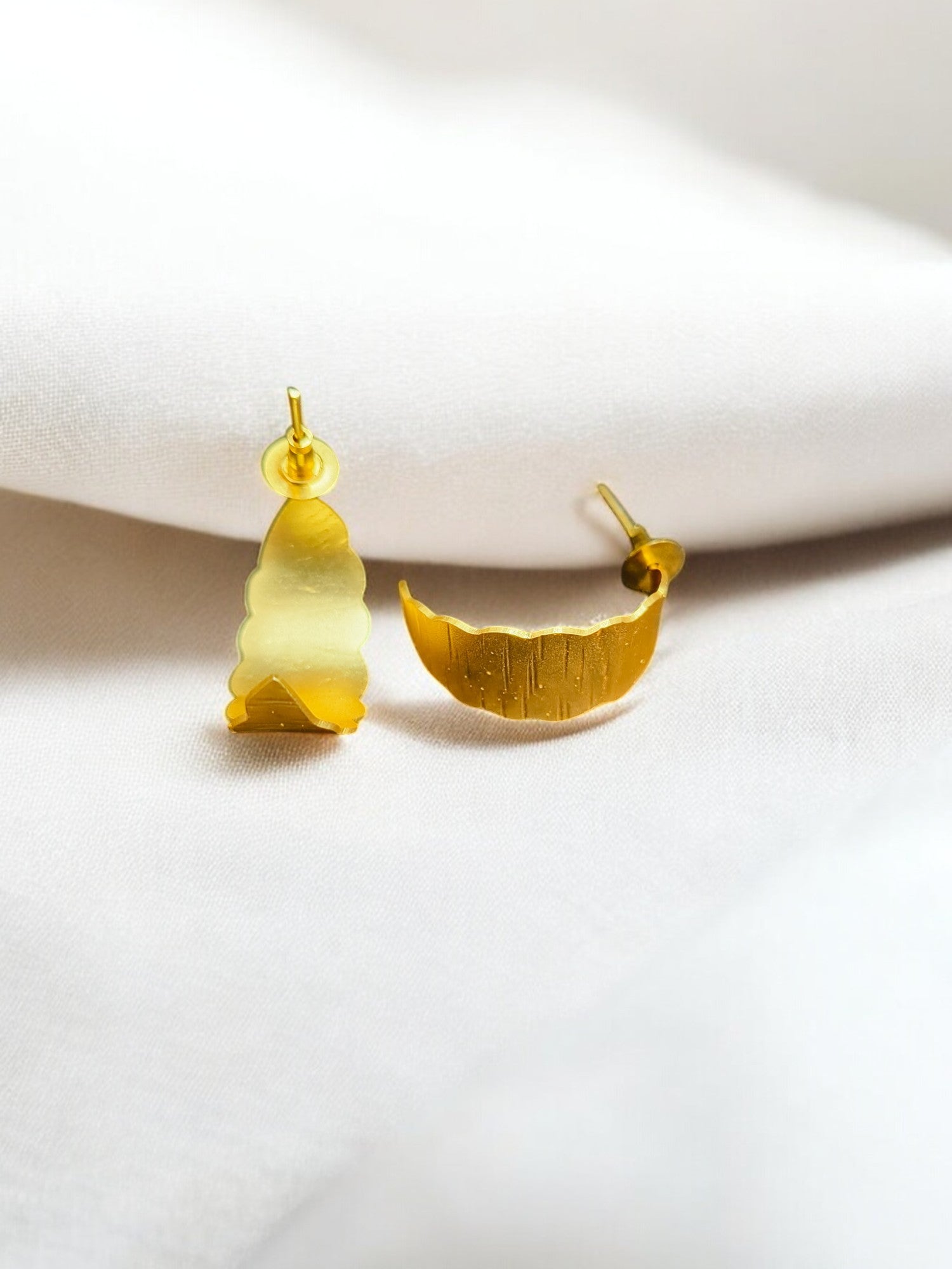 Elegant gold-tone matte finish fashion light weight earring for casual, office and party wear