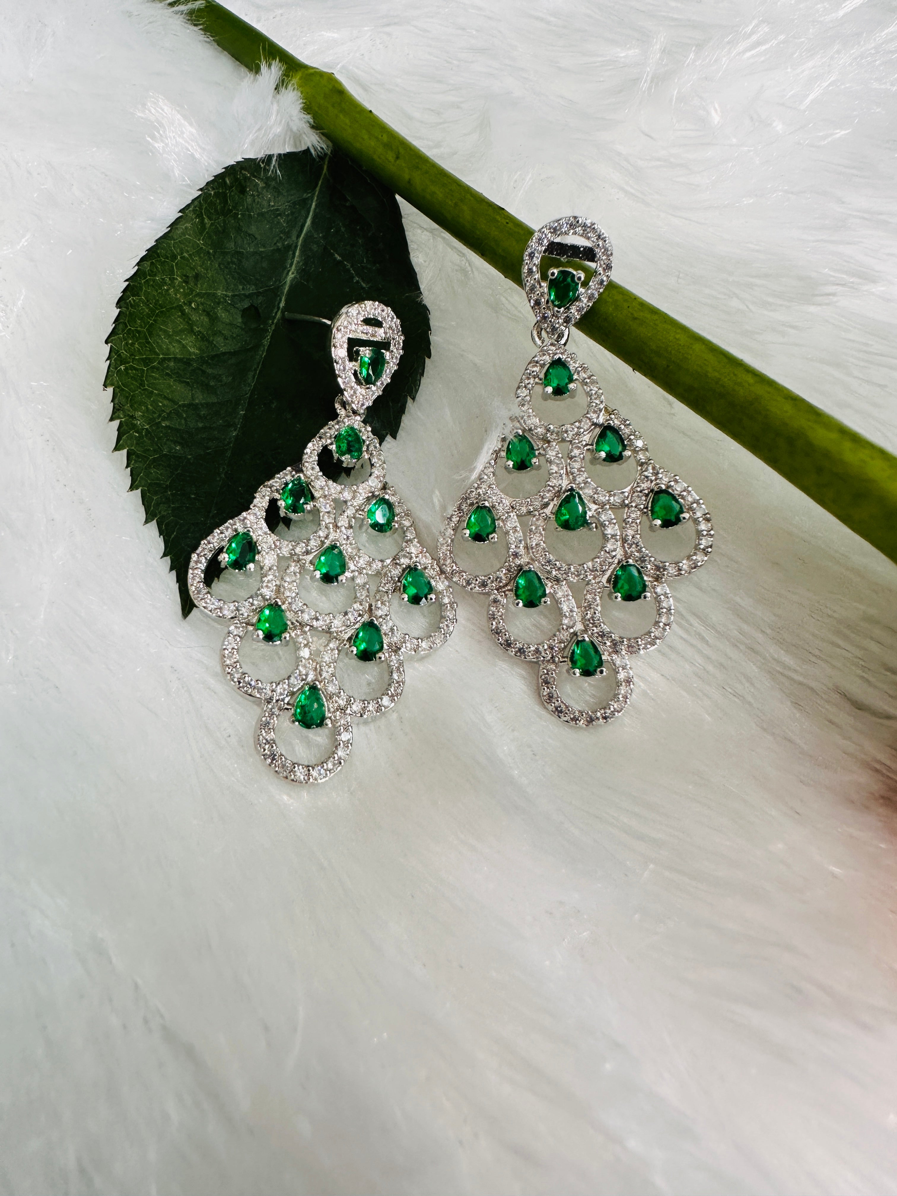 Elegant Green Teardrop Chandelier Earrings – Silver-Tone Statement Dangle Earrings with Sparkling Stones – Luxury Jewelry for Women