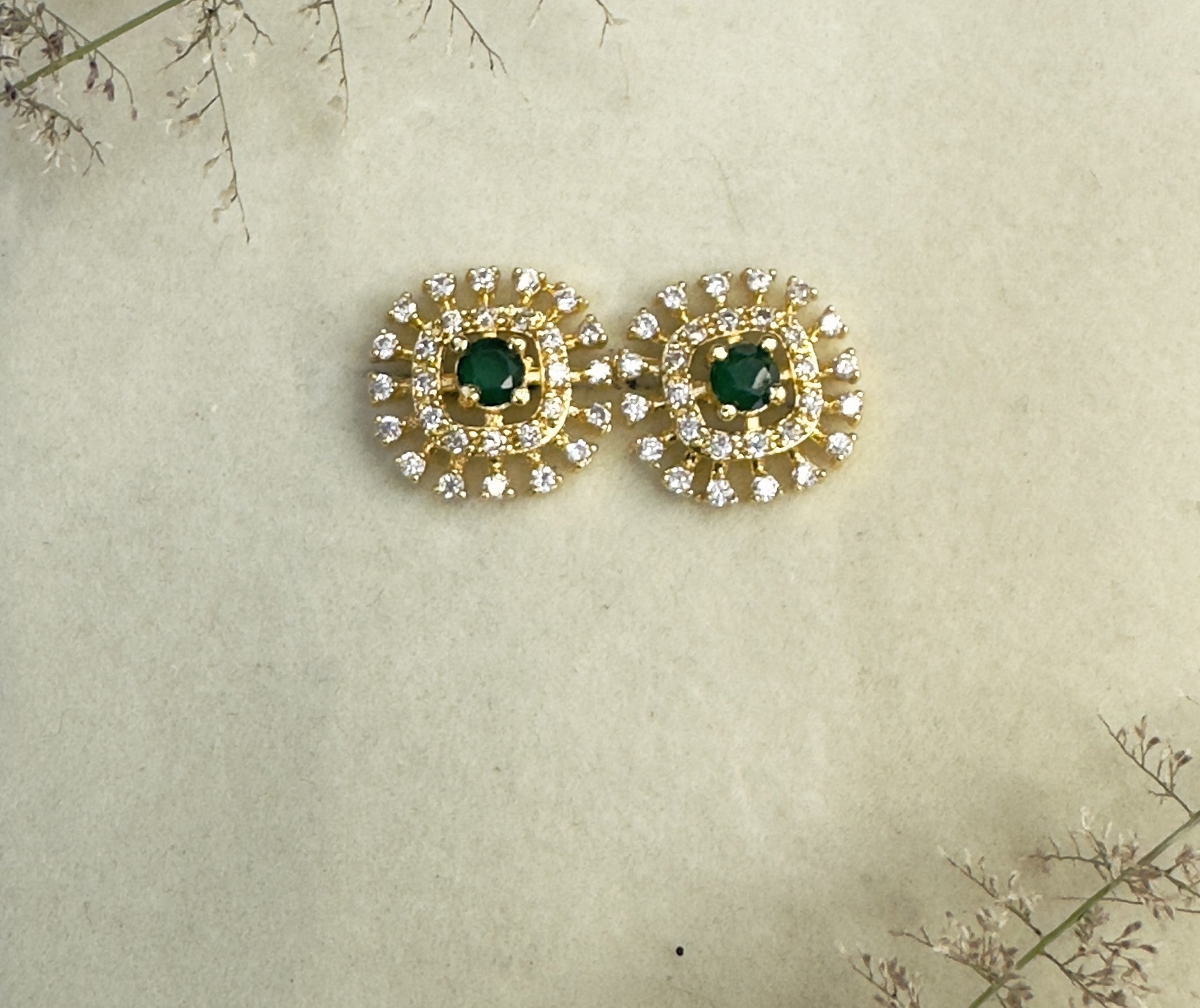 Gold-Plated Green Stone Stud Earrings – Elegant Round Crystal Studs for Women – Classic Vintage-Inspired Jewelry